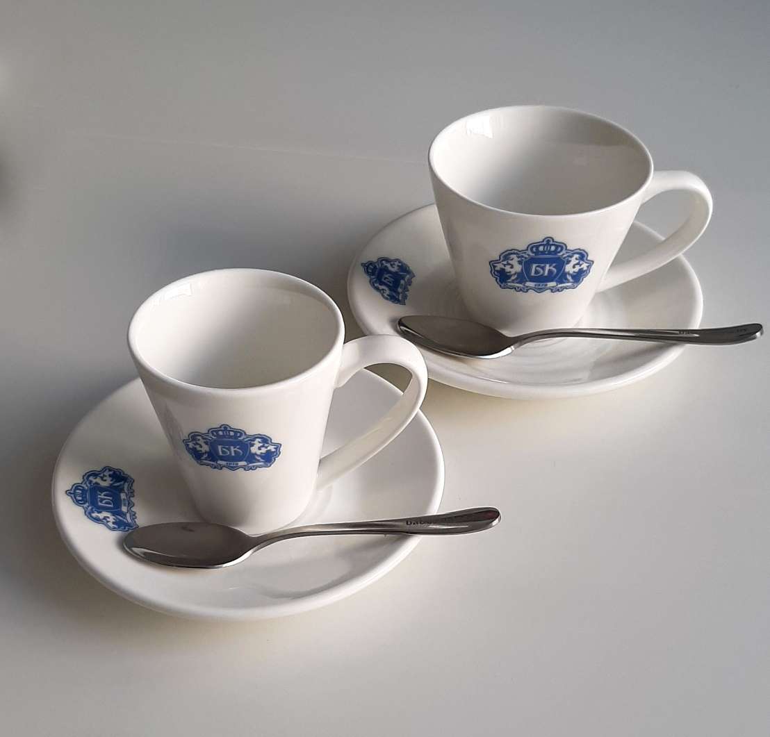 чашки с блюдцем с логотипом компании