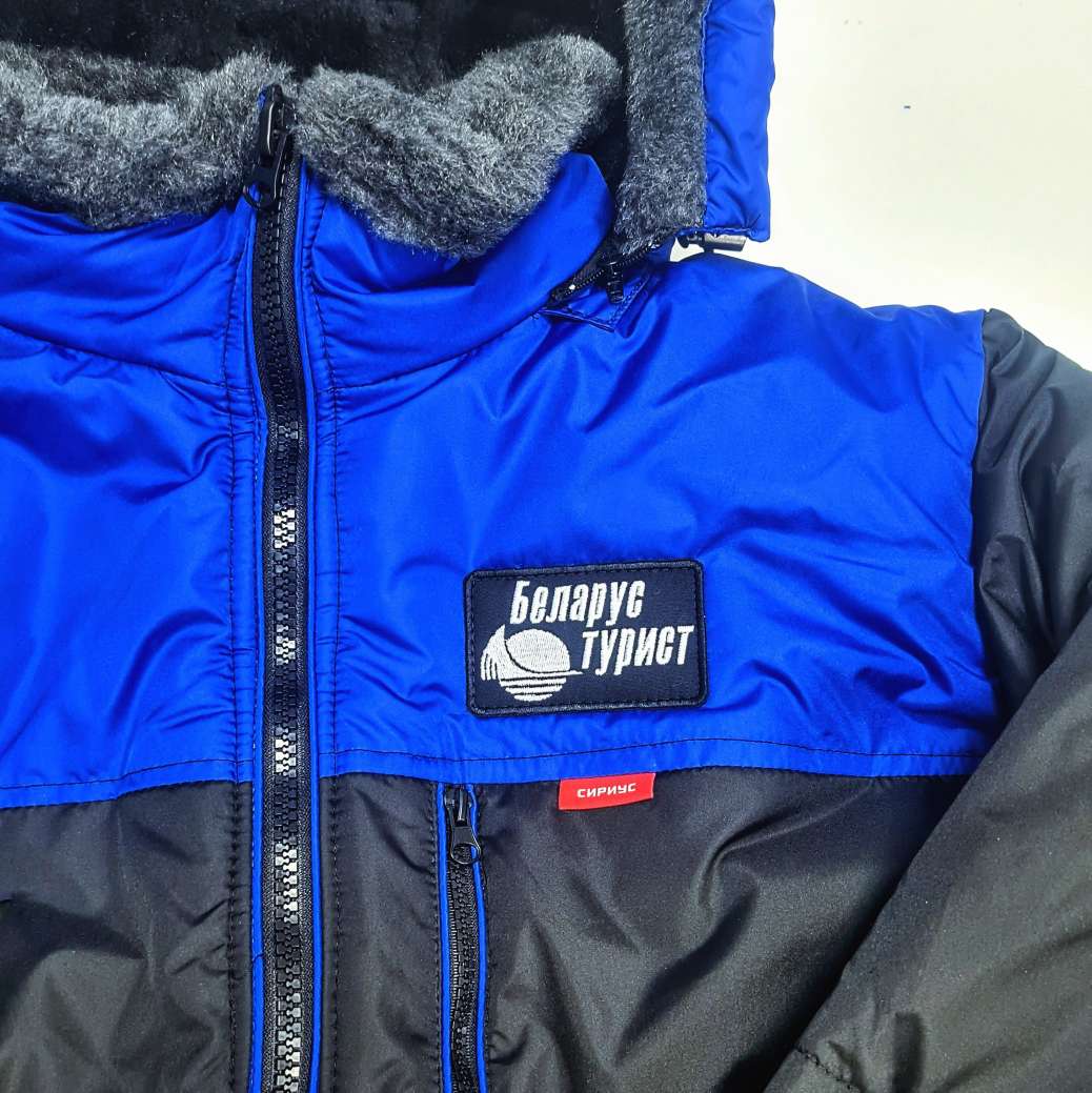 куртка с логотипом