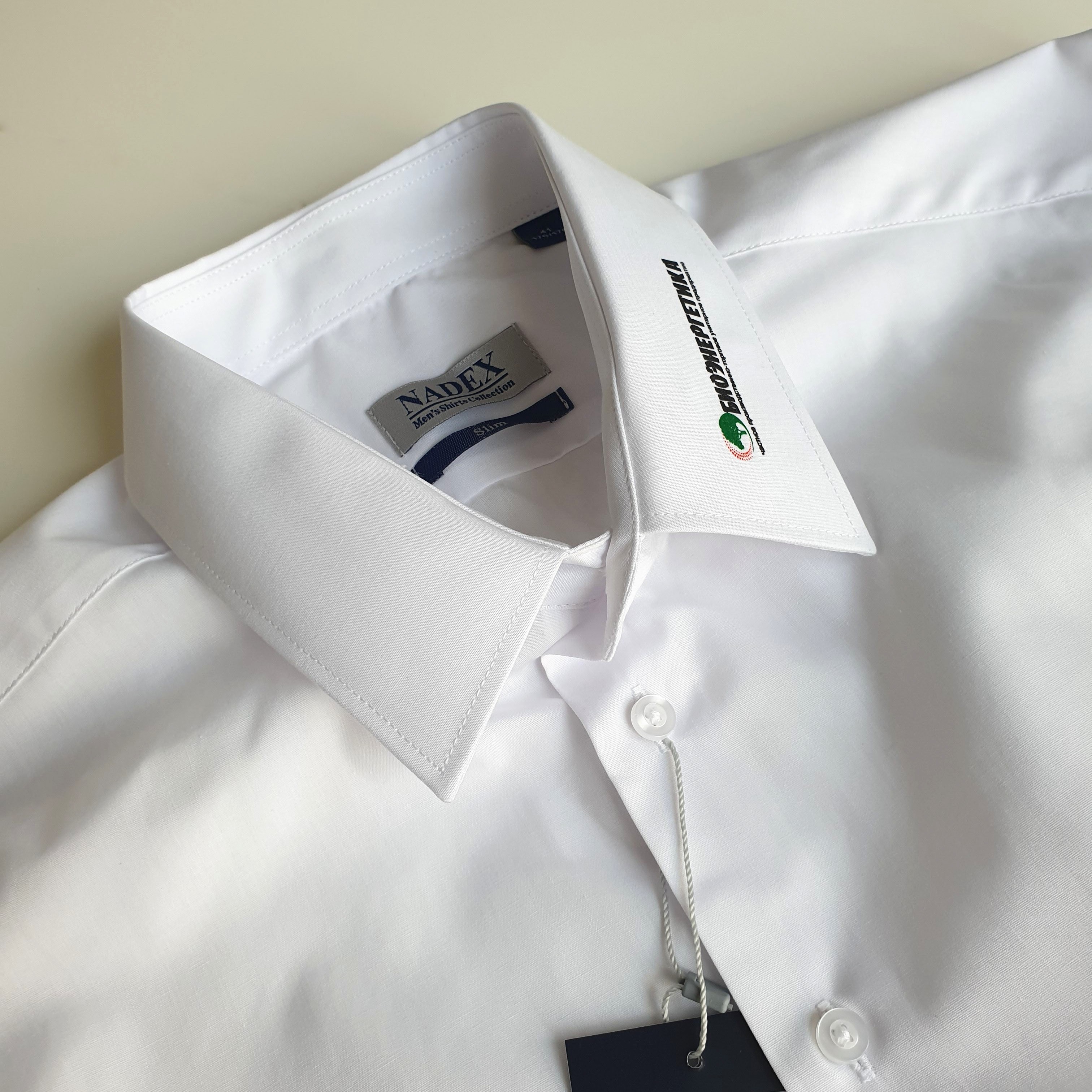 рубашка с логотипом