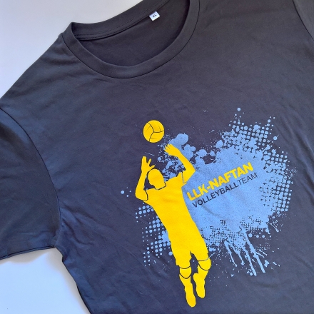 футболка с логотипом